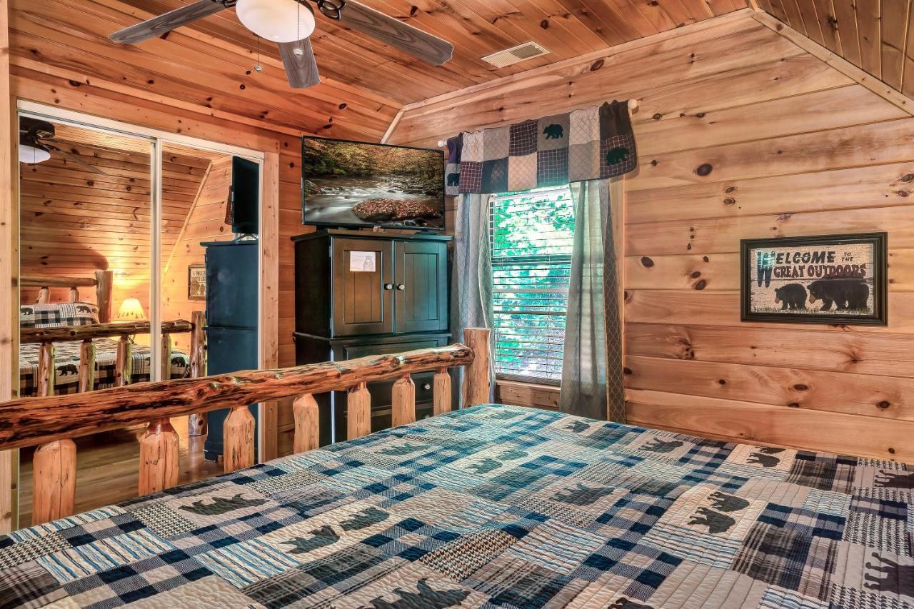 Chalet Goldilocks' Honey Pot Pigeon Forge